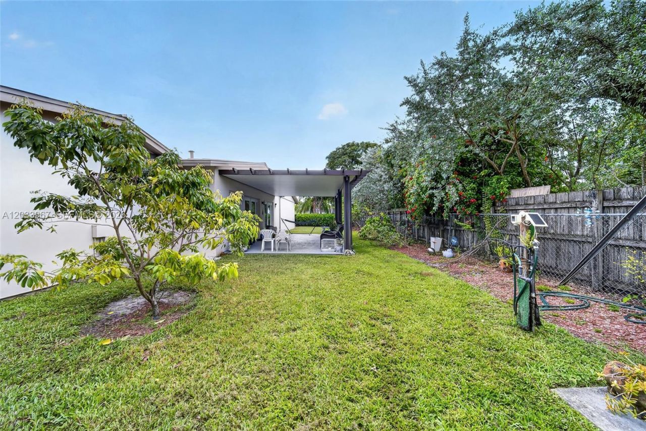 8250 SW 118th Ter , Miami, FL 33156 Photo