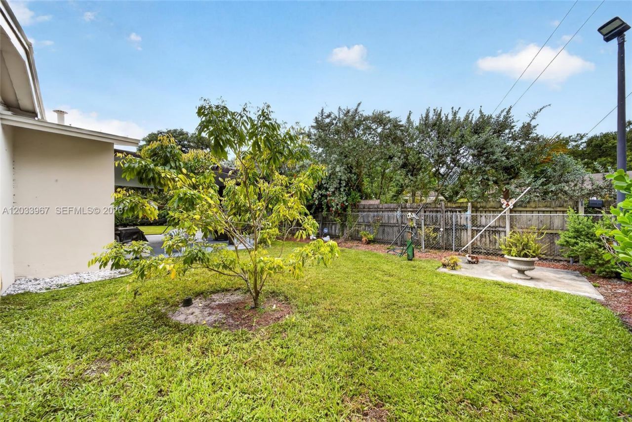 8250 SW 118th Ter , Miami, FL 33156 Photo