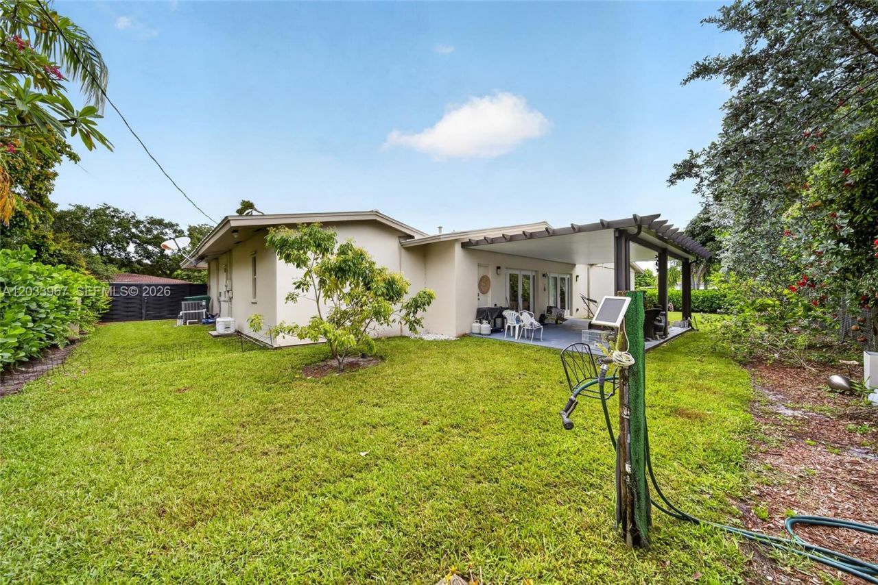 8250 SW 118th Ter , Miami, FL 33156 Photo