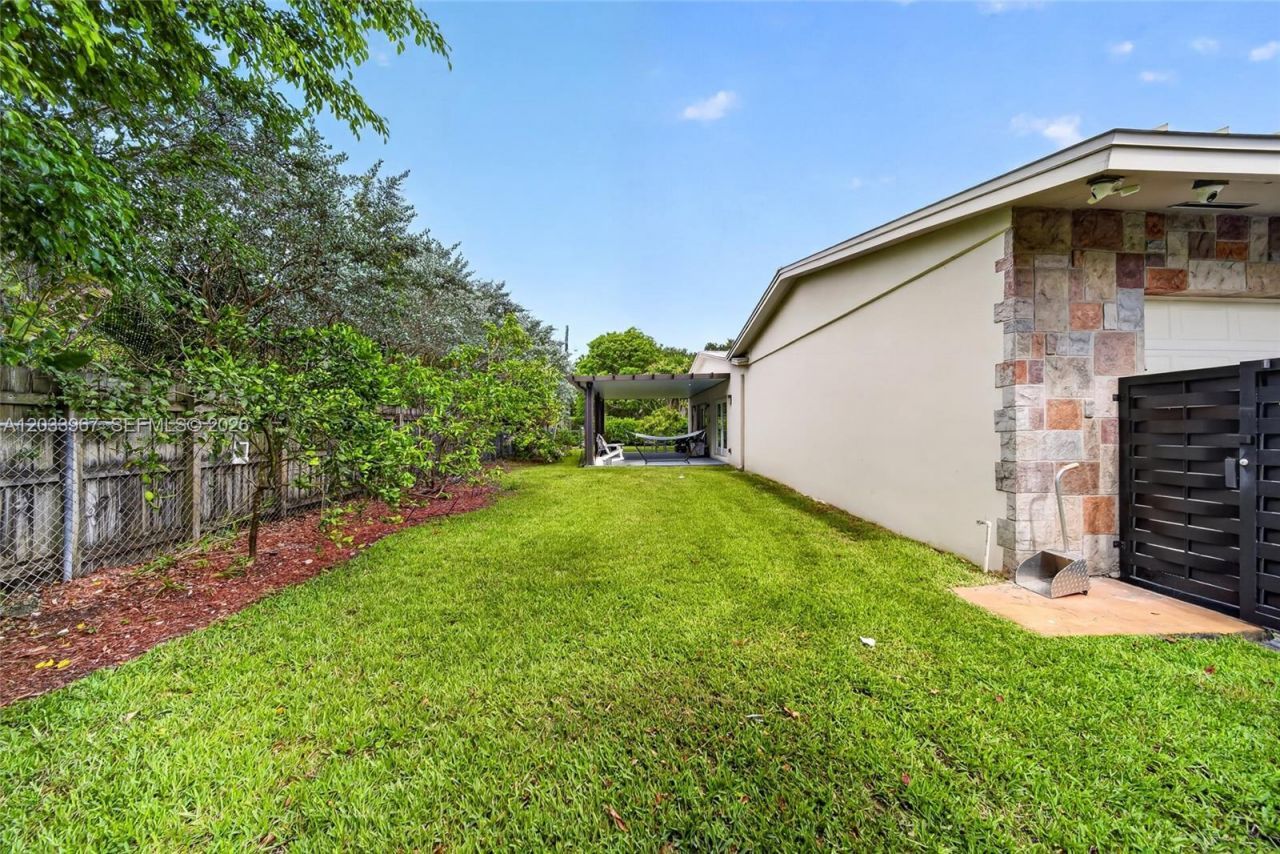 8250 SW 118th Ter , Miami, FL 33156 Photo