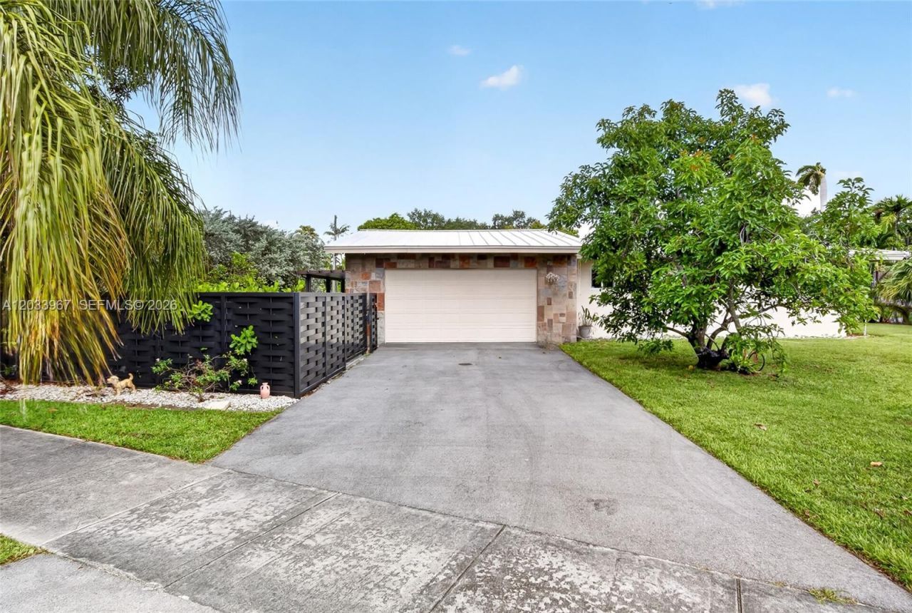8250 SW 118th Ter , Miami, FL 33156 Photo
