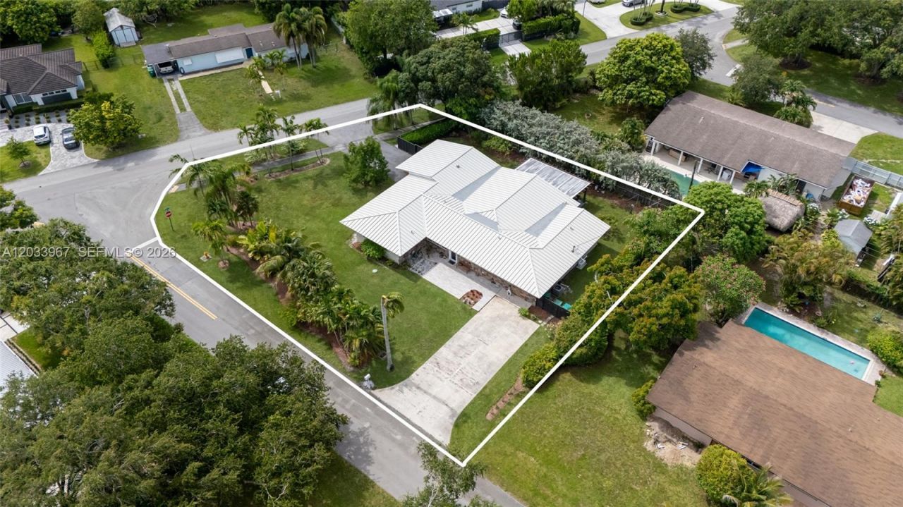 8250 SW 118th Ter , Miami, FL 33156 Photo