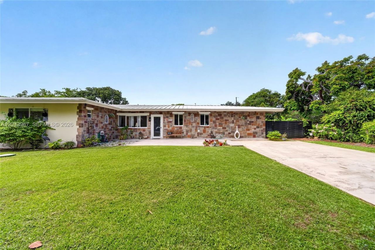 8250 SW 118th Ter , Miami, FL 33156 Photo