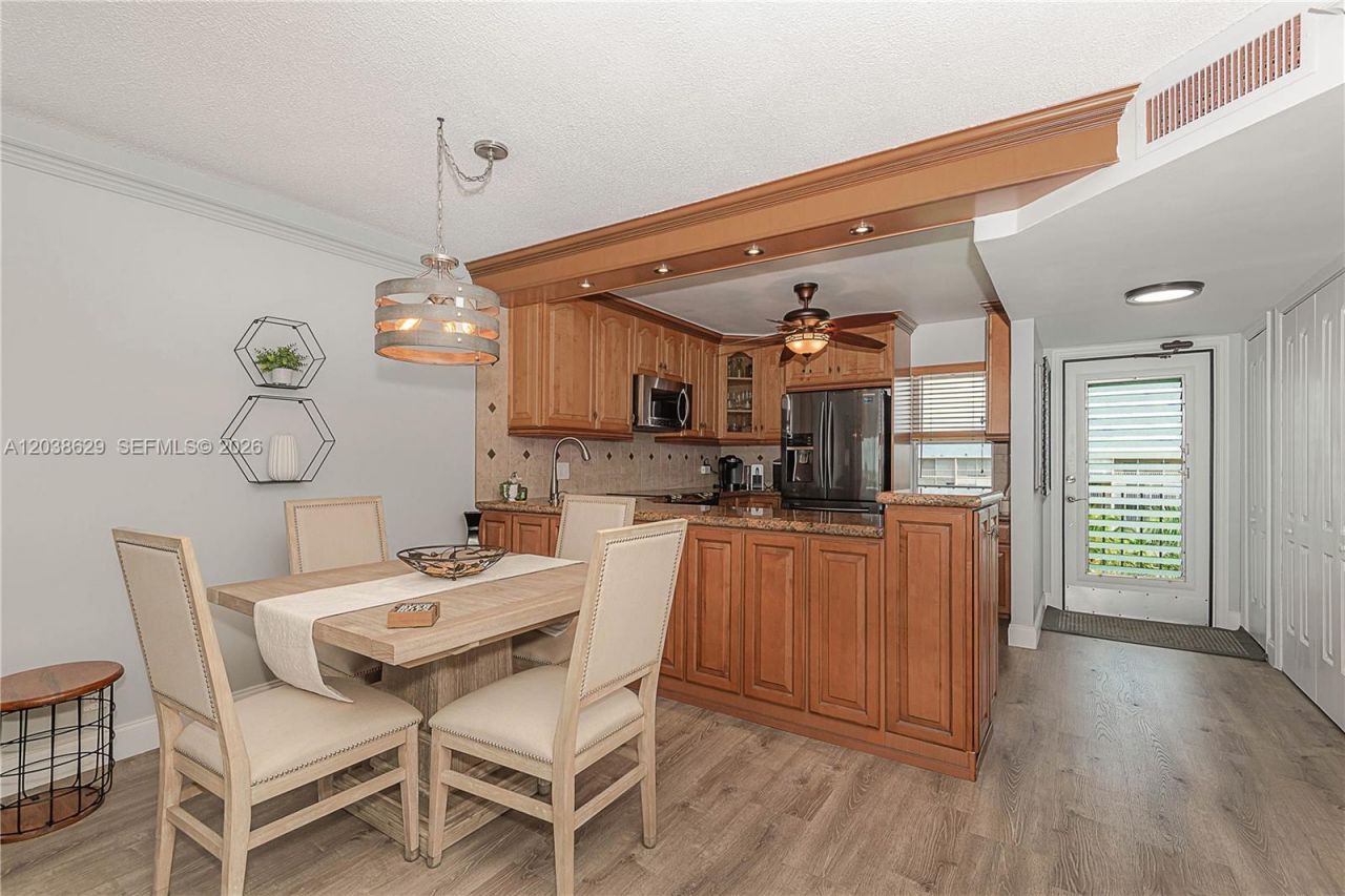 4800 Hillcrest Ln , Unit 501, Hollywood, FL 33021 Photo