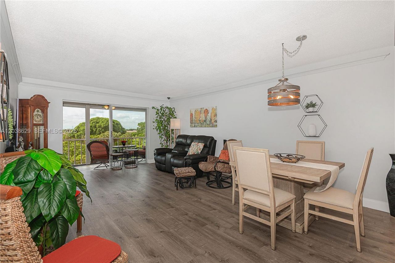 4800 Hillcrest Ln , Unit 501, Hollywood, FL 33021 Photo