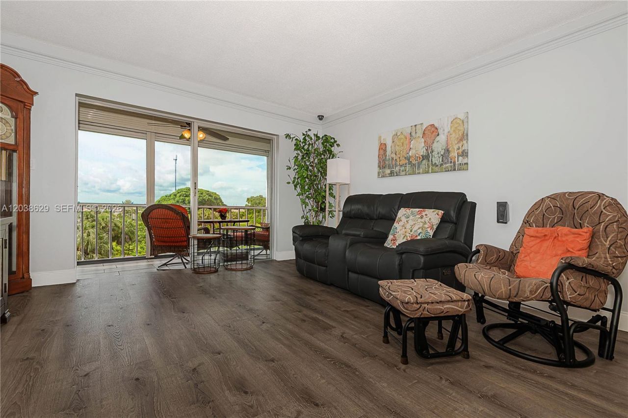 4800 Hillcrest Ln , Unit 501, Hollywood, FL 33021 Photo