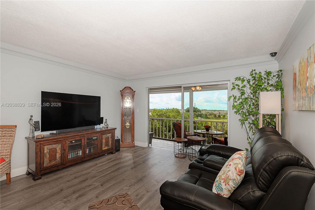 4800 Hillcrest Ln , Unit 501, Hollywood, FL 33021 Photo
