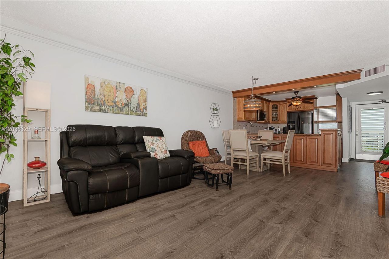 4800 Hillcrest Ln , Unit 501, Hollywood, FL 33021 Photo