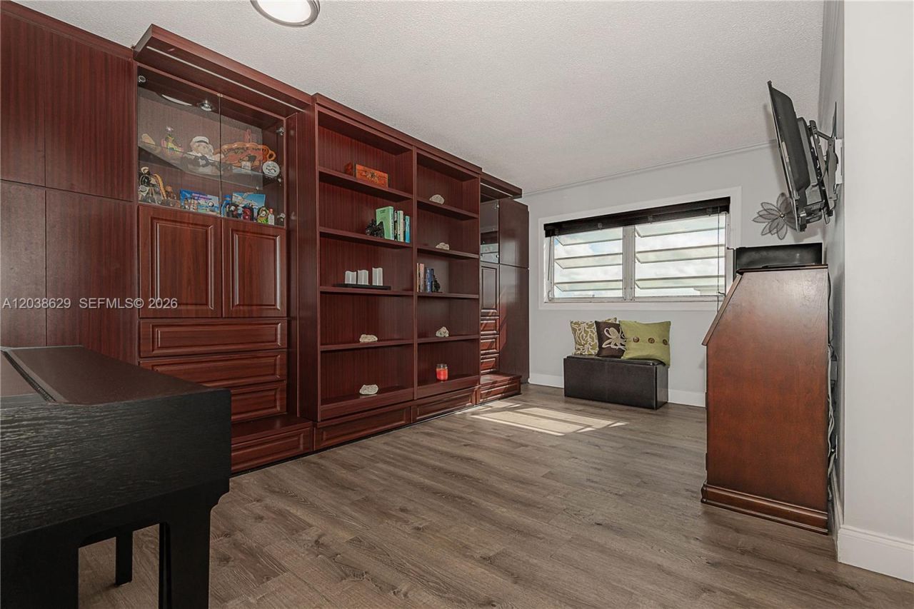 4800 Hillcrest Ln , Unit 501, Hollywood, FL 33021 Photo