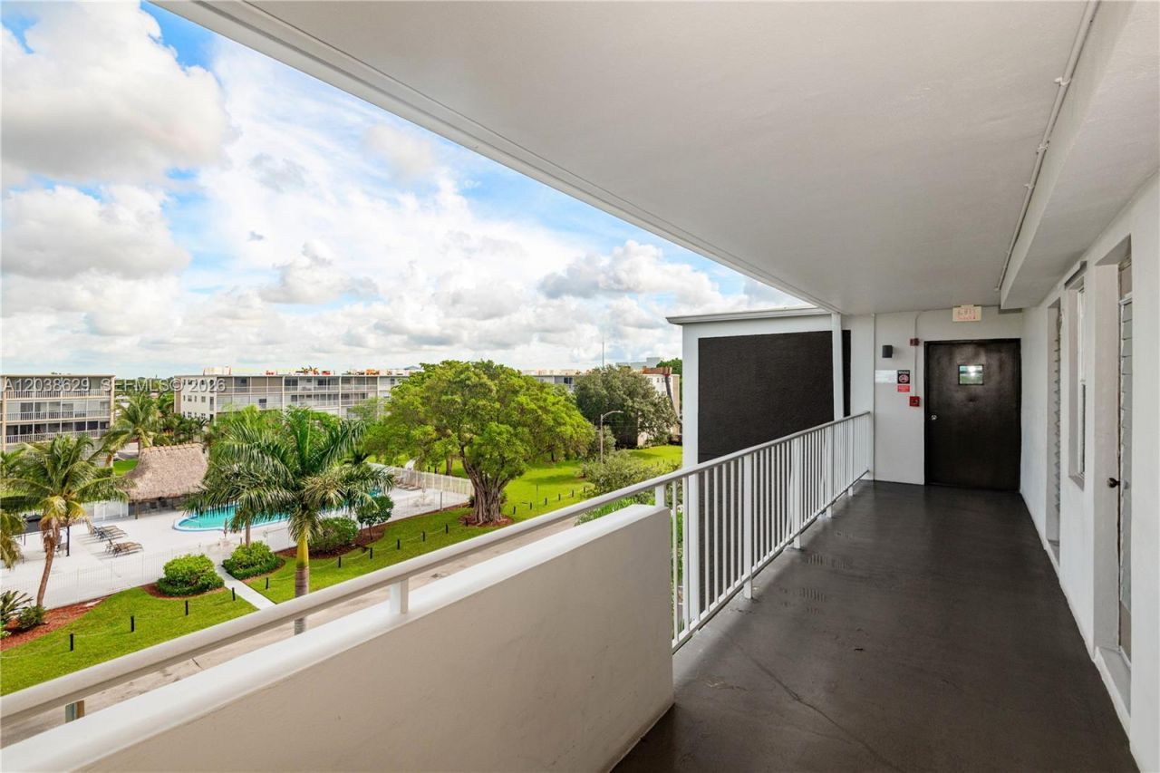 4800 Hillcrest Ln , Unit 501, Hollywood, FL 33021 Photo