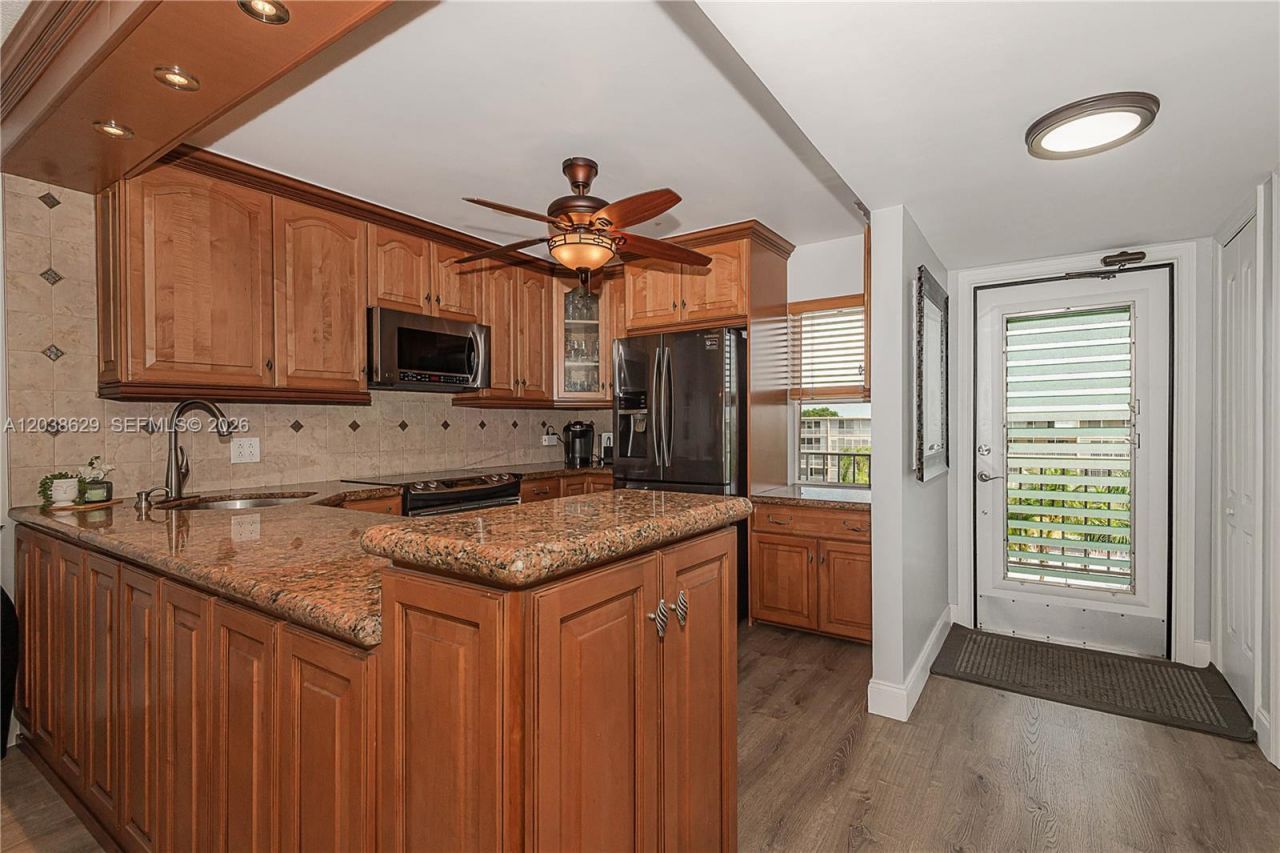 4800 Hillcrest Ln , Unit 501, Hollywood, FL 33021 Photo