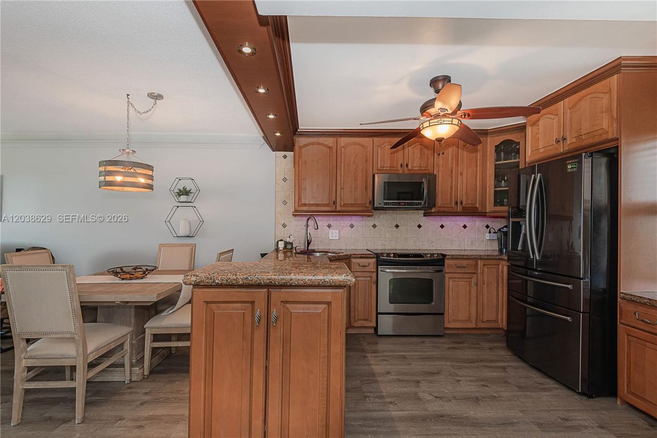 4800 Hillcrest Ln , Unit 501, Hollywood, FL 33021 Photo
