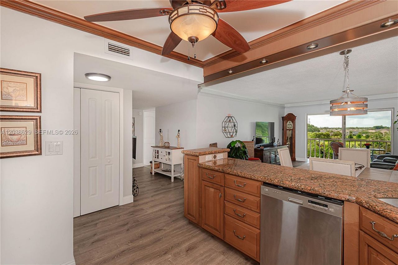 4800 Hillcrest Ln , Unit 501, Hollywood, FL 33021 Photo
