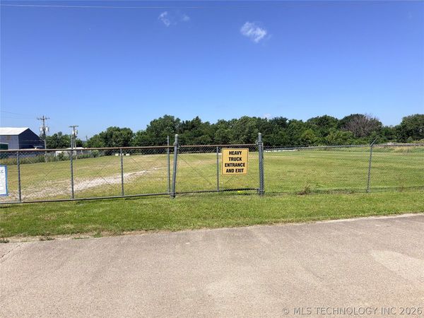 1800 S Haynie Street , Skiatook, OK 74070