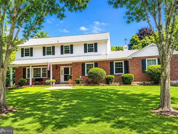 2015 KERWOOD DRIVE, BROOMALL, PA 19008