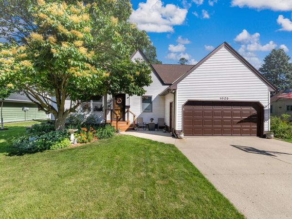 1025 3rd Avenue S, Saint James, MN 56081