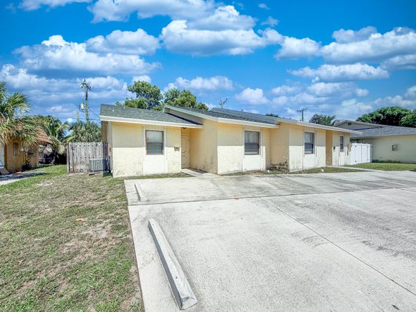 3148 N Dixie Highway, Boca Raton, FL 33431