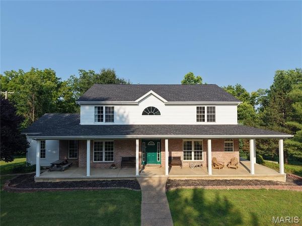 4 Hahn Estate Road, Winfield, MO 63389