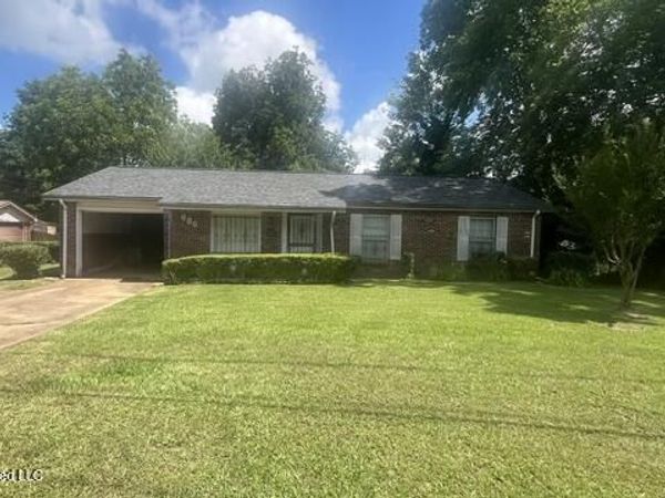 880 South Street, Grenada, MS 38901