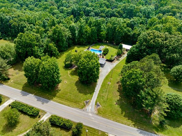 2552 Farms Cir , Woodlawn, TN 37191
