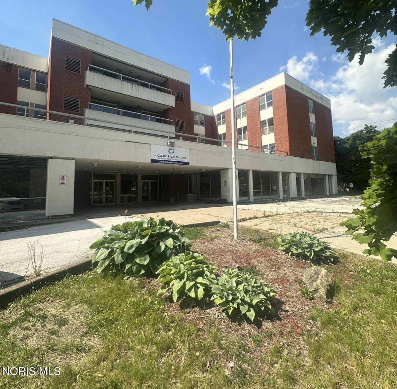 2051 Collingwood Boulevard, Toledo, OH 43620 Main Photo