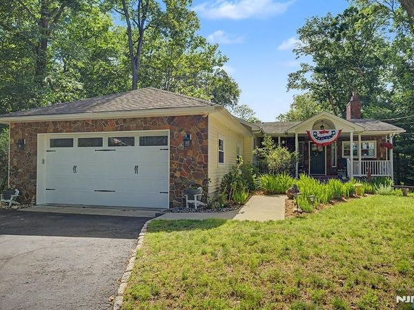 29 Minnehaha Boulevard, OAKLAND, NJ 07436