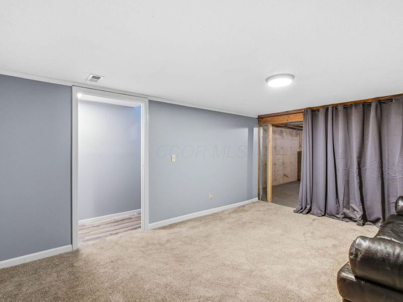 8193 Newark Avenue , Westerville, OH 43081 Photo 20