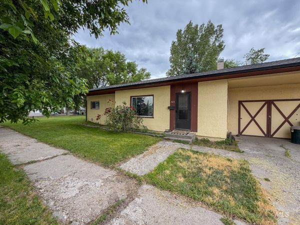 723 E 14th St, Burley, ID 83318