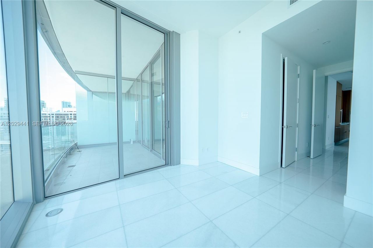 175 SE 25th Rd , Unit 2103, Miami, FL 33129 Photo