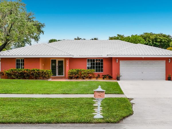 851 E Plantation Circle, Plantation, FL 33324
