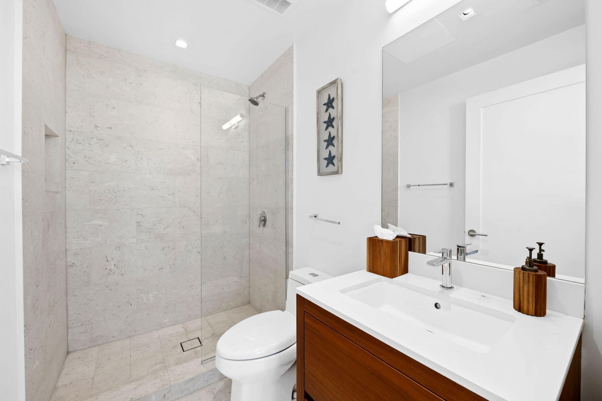3581 E Glencoe Street, Unit 408, Miami, FL 33133 Photo