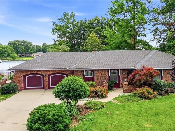 403 S Silver Top Lane, Raymore, MO 64083