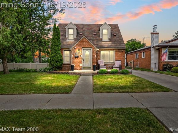 6155 N Silvery Lane, Dearborn Heights, MI 48127