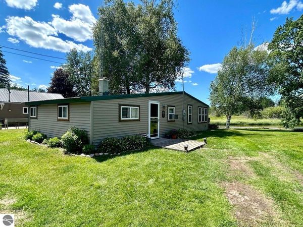 9312 Elizabeth Road, Houghton Lake, MI 48629