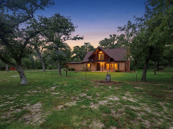 8606 STATE HIGHWAY 123 N, Stockdale, TX 78160