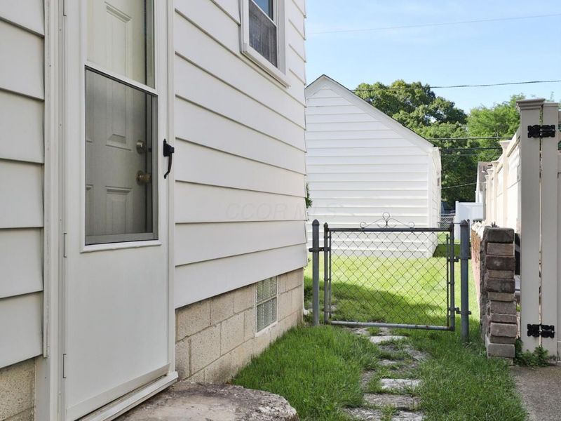 375 E Royal Forest Boulevard , Columbus, OH 43214 Photo 14