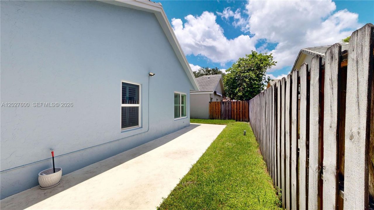 9203 Arborwood Cir, Davie, FL 33328 Photo