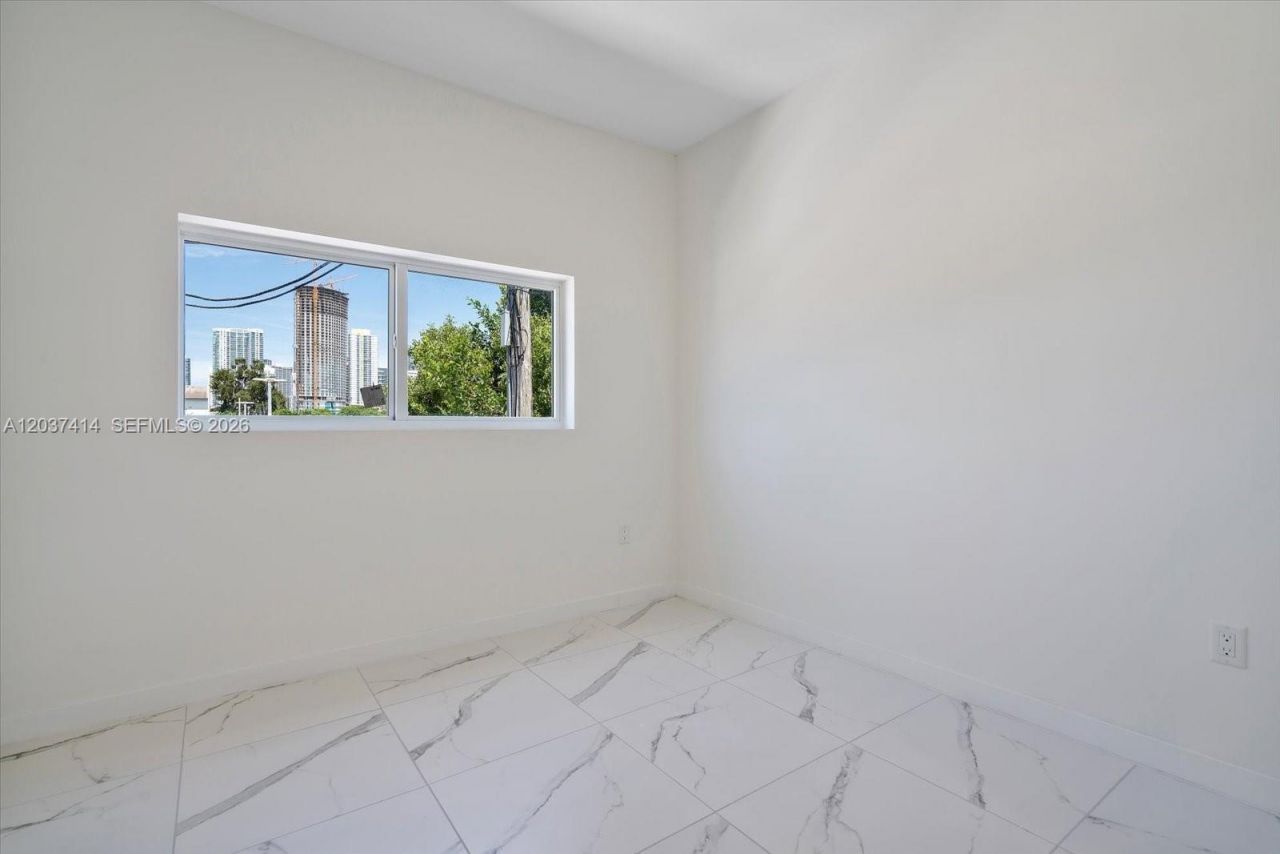 420 SW 7th Ave, Unit 304, Miami, FL 33130 Photo