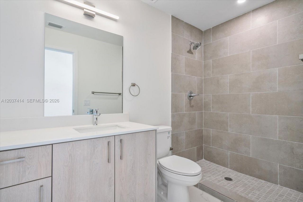 420 SW 7th Ave, Unit 304, Miami, FL 33130 Photo