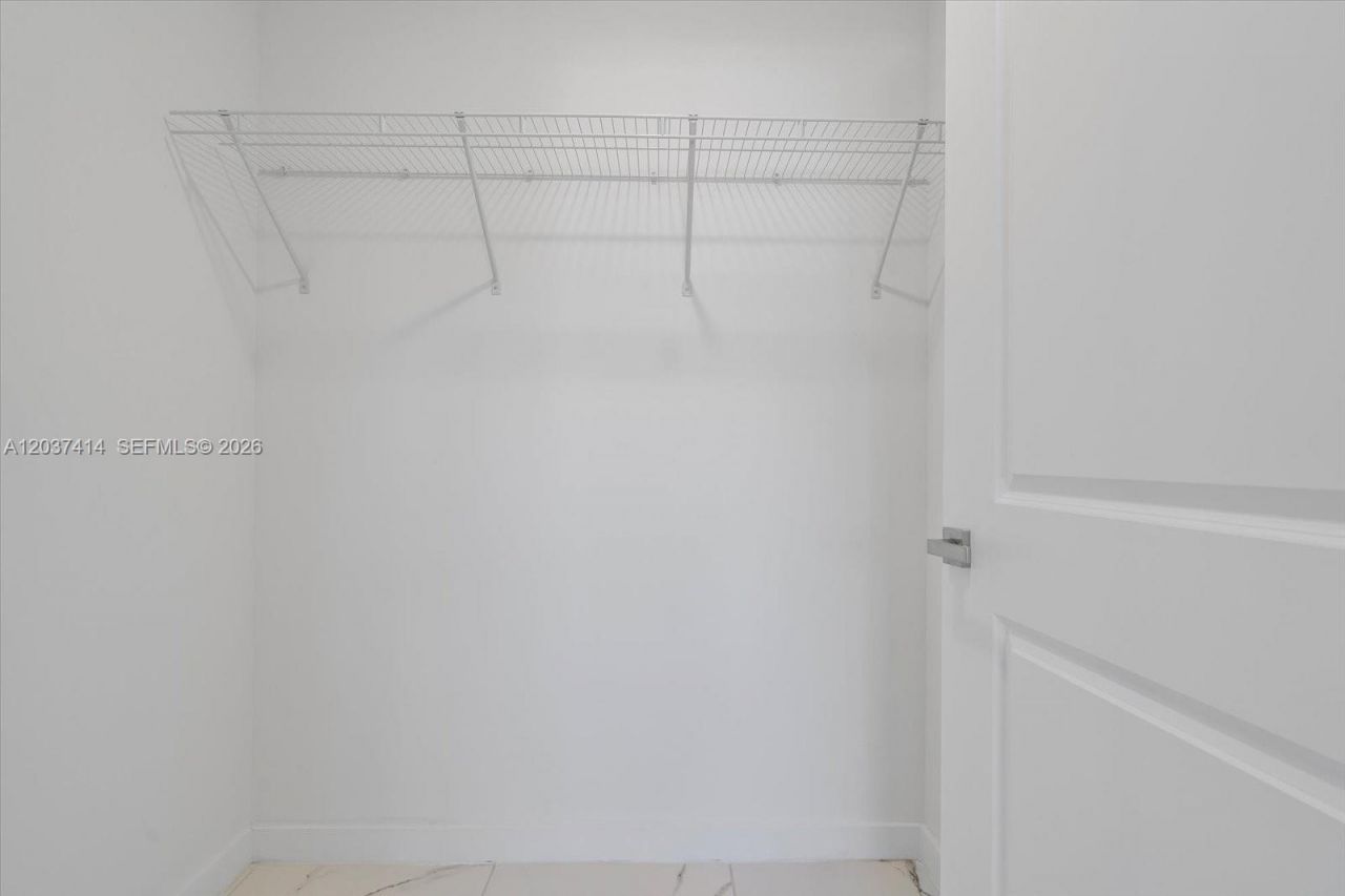 420 SW 7th Ave, Unit 304, Miami, FL 33130 Photo