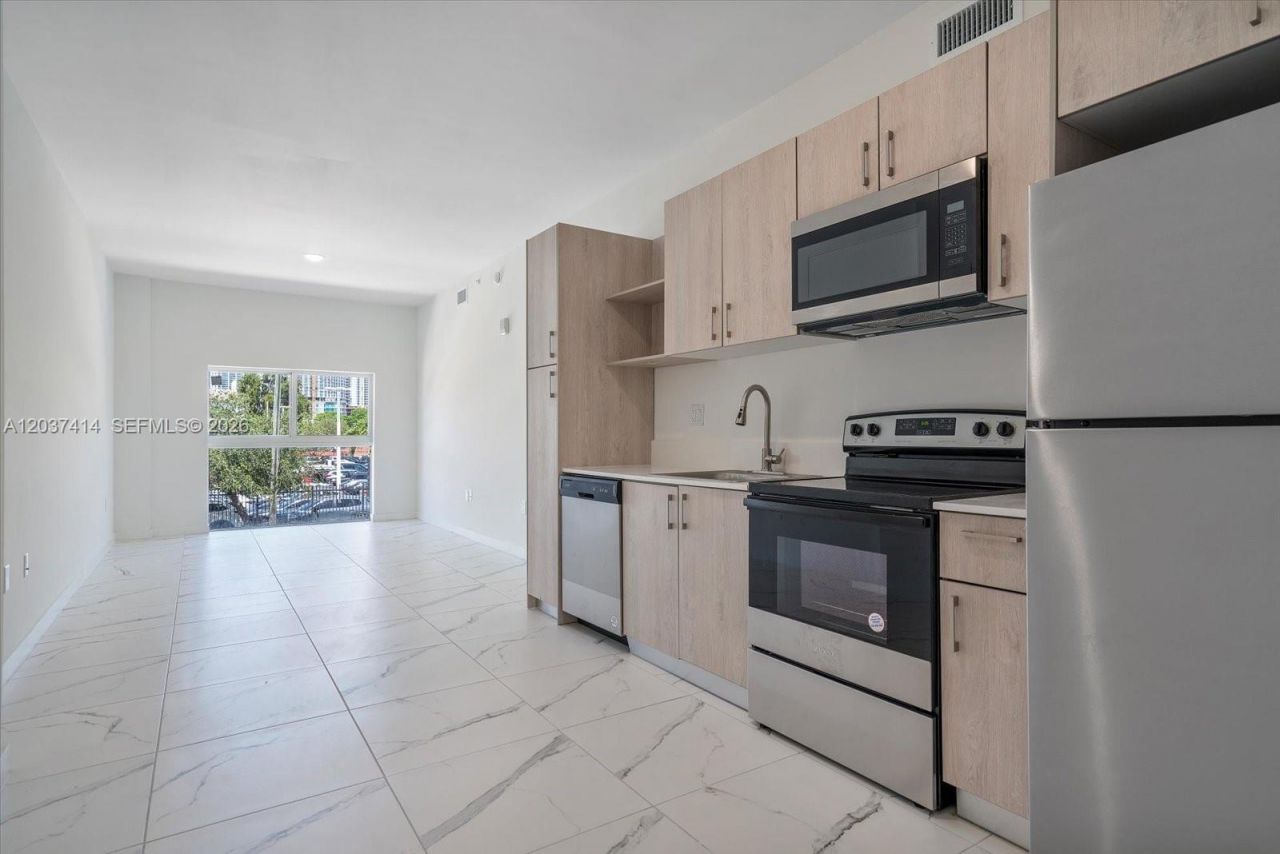 420 SW 7th Ave, Unit 304, Miami, FL 33130 Photo