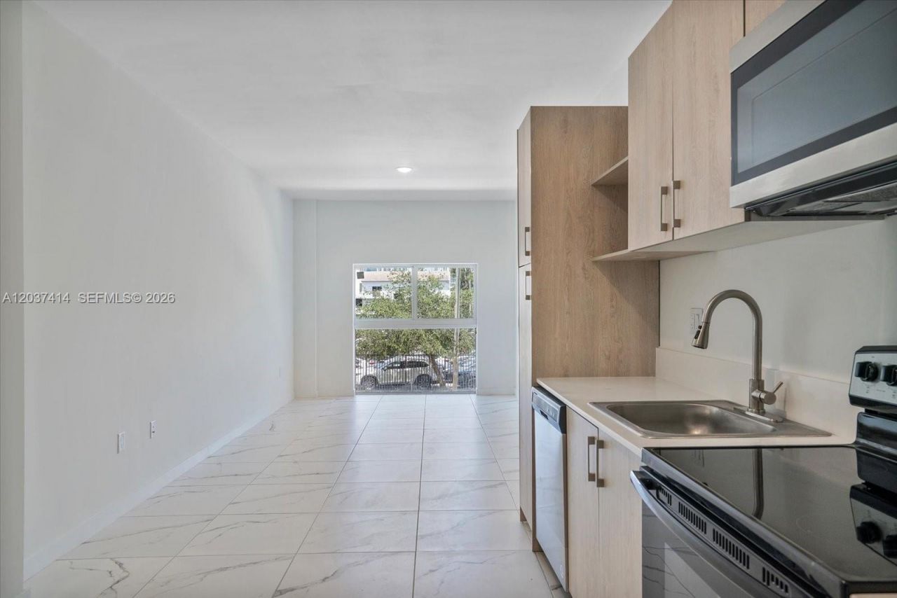 420 SW 7th Ave, Unit 304, Miami, FL 33130 Photo