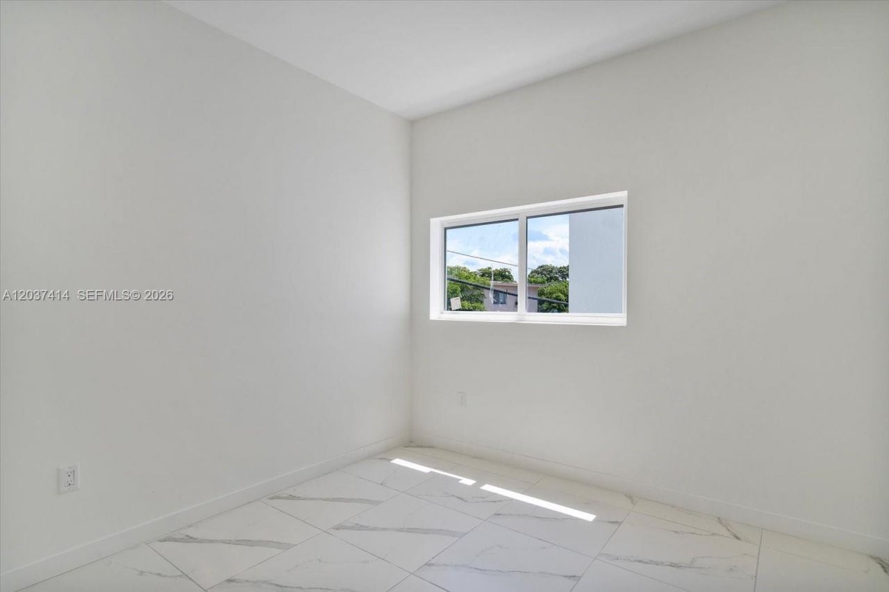 420 SW 7th Ave, Unit 304, Miami, FL 33130 Photo