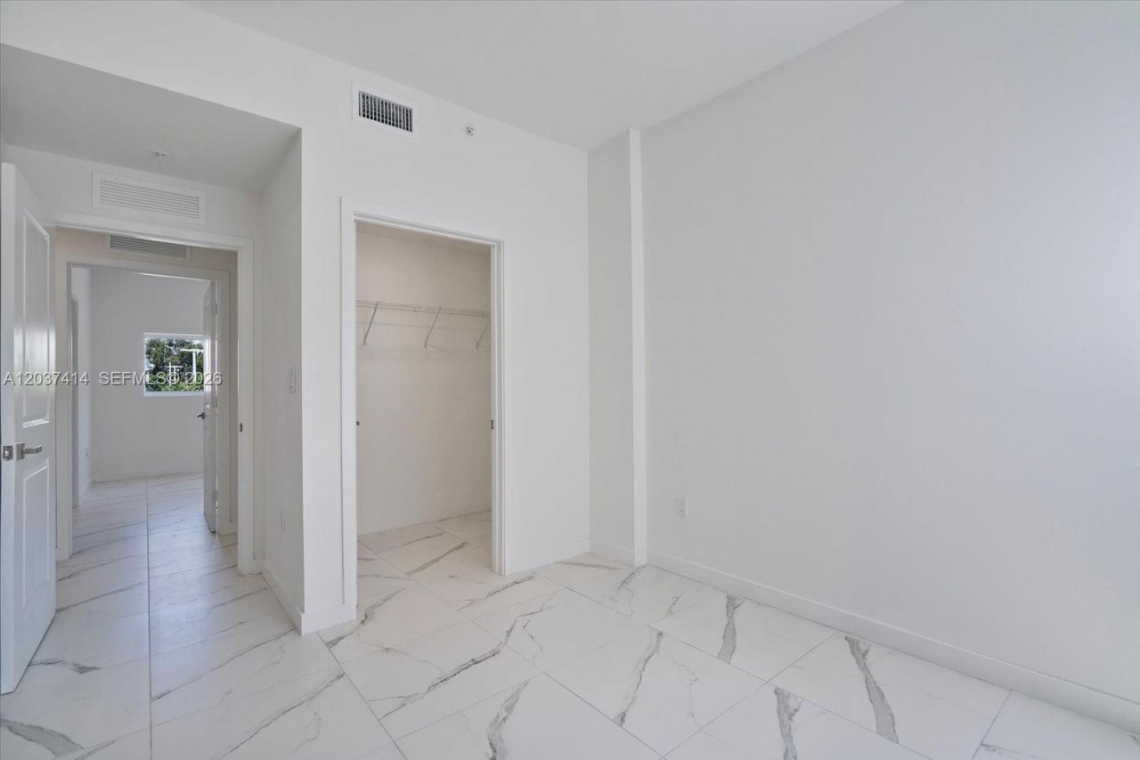 420 SW 7th Ave, Unit 304, Miami, FL 33130 Photo