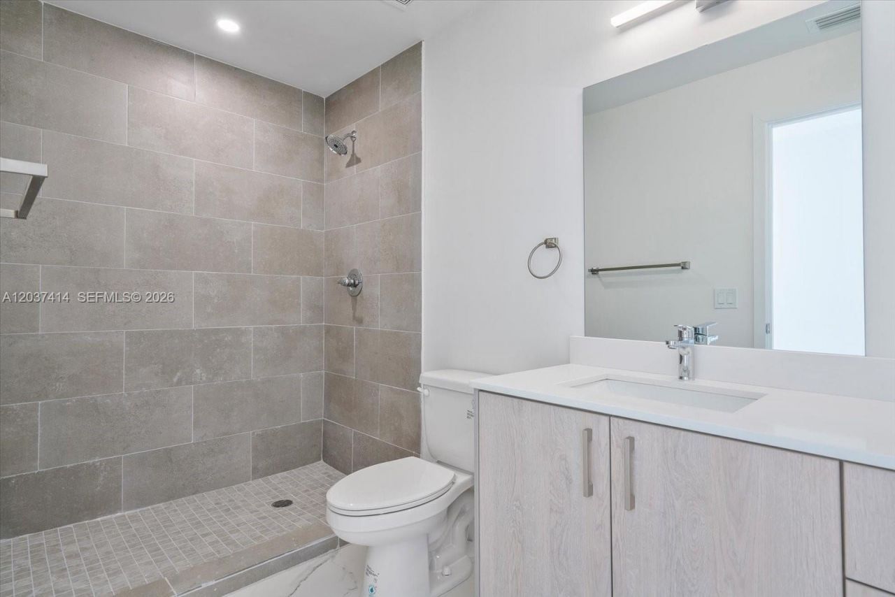 420 SW 7th Ave, Unit 304, Miami, FL 33130 Photo