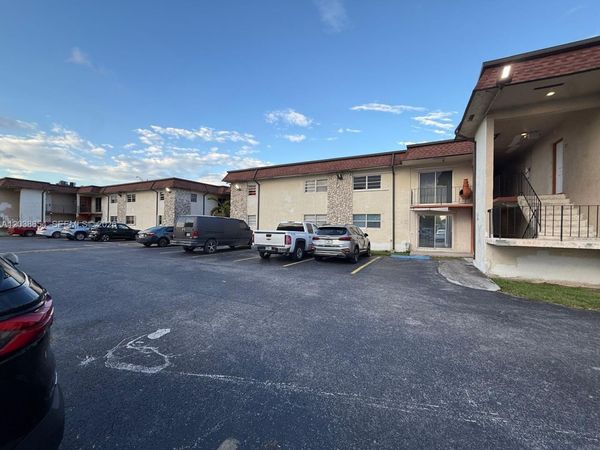 1275 W 35th St , Unit 32B, Hialeah, FL 33012
