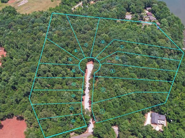 55 Blossom Trail, Lavonia, GA 30553