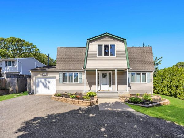 358 Holbrook Road , Ronkonkoma, NY 11779