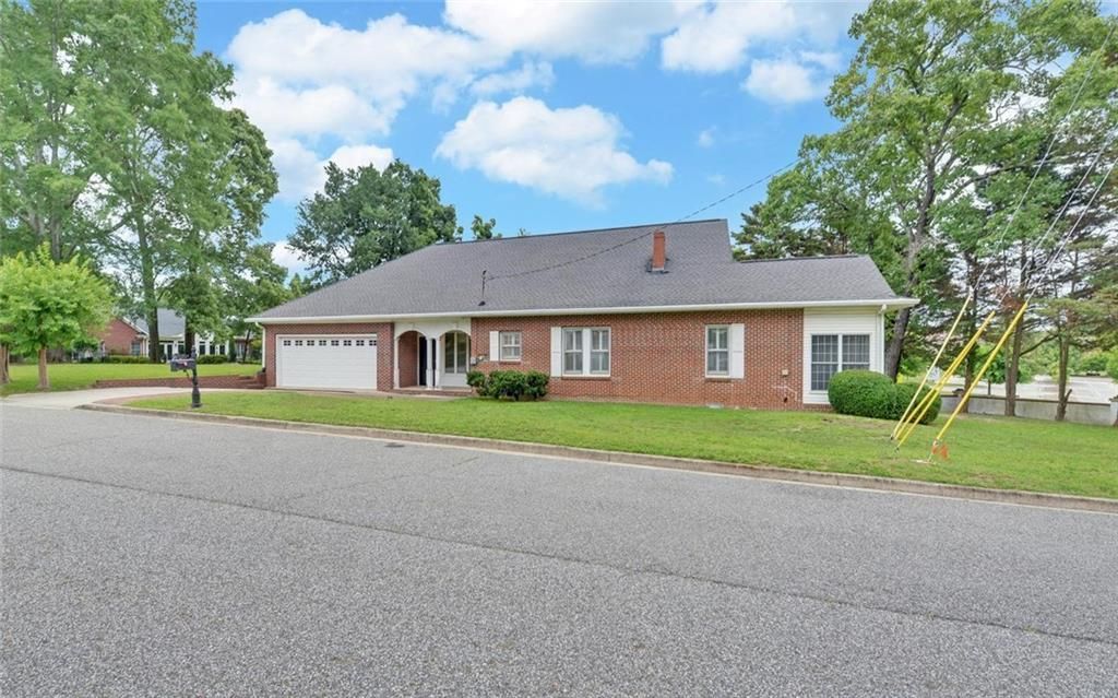 1261 Enota Avenue Ne, Gainesville, GA 30501 Main Photo