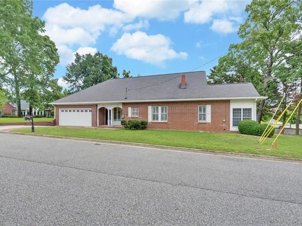 1261 Enota Avenue NE, Gainesville, GA 30501